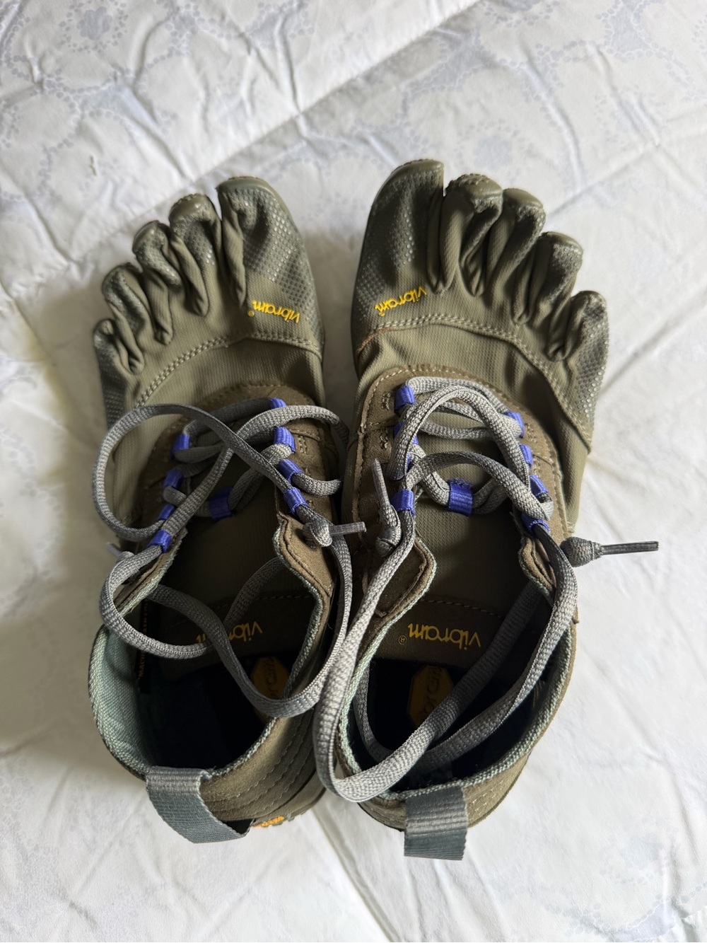 Vibram FiveFingers Toe Shoes - Picture 2 of 8